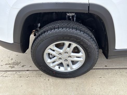 New 2025 Jeep Grand Cherokee Laredo w/ Luxury Tech Group I image 6