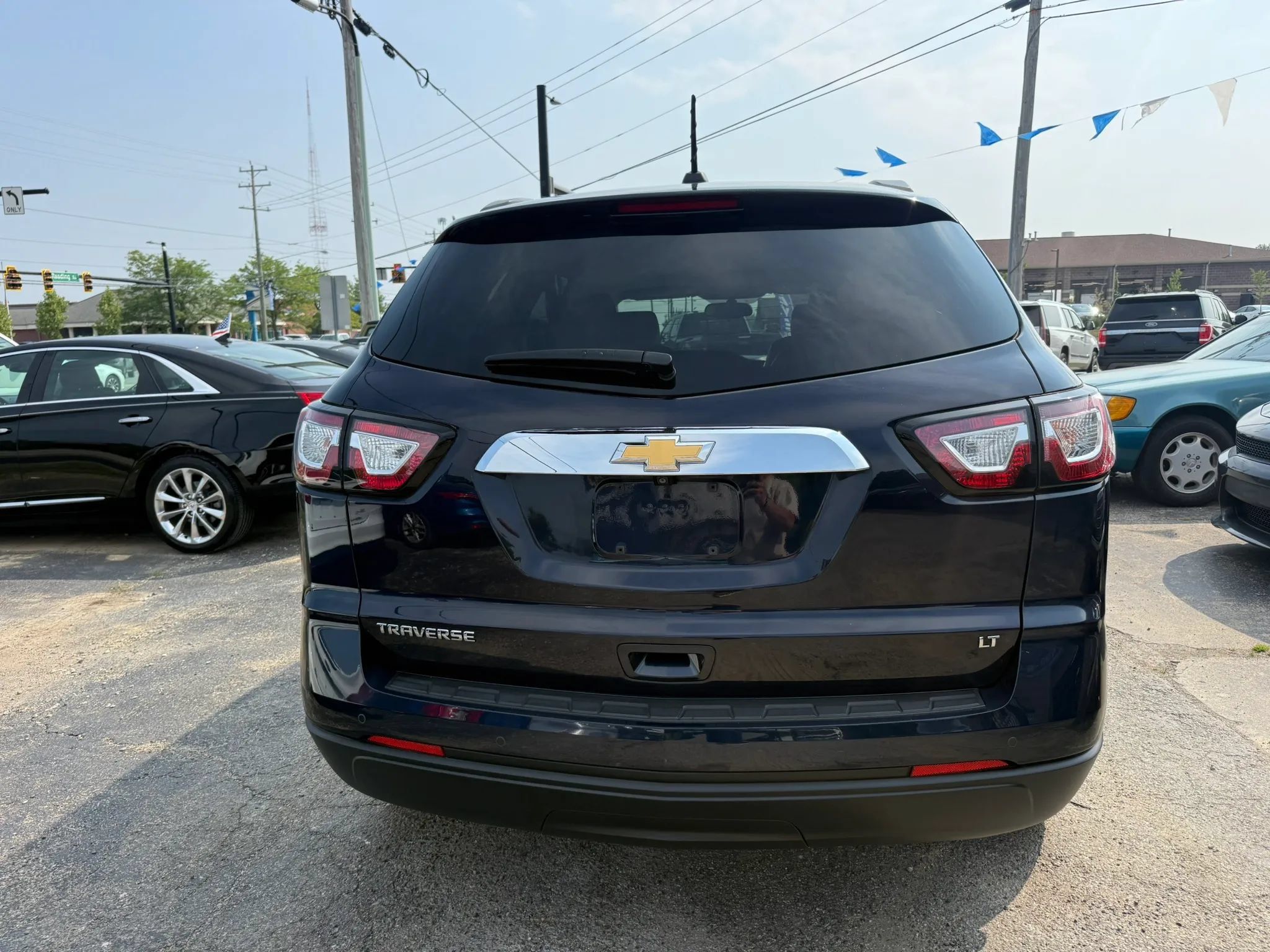 Used 2017 Chevrolet Traverse LT w/ Style and Technology Package FWD image 5
