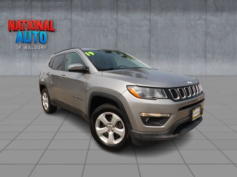 Used 2019 Jeep Compass Latitude w/ Popular Equipment Group AWD/4WD image 1