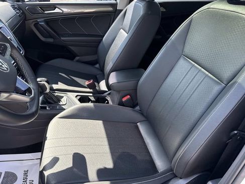 Used 2023 Volkswagen Tiguan SE w/ Panoramic Sunroof Package FWD image 25