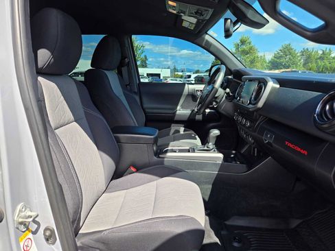 Used 2020 Toyota Tacoma TRD Off-Road AWD/4WD image 14