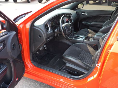 Used 2017 Dodge Charger R/T RWD image 15