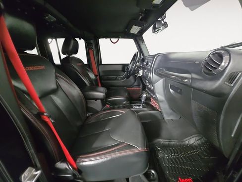 Used 2017 Jeep Wrangler Unlimited Rubicon image 15