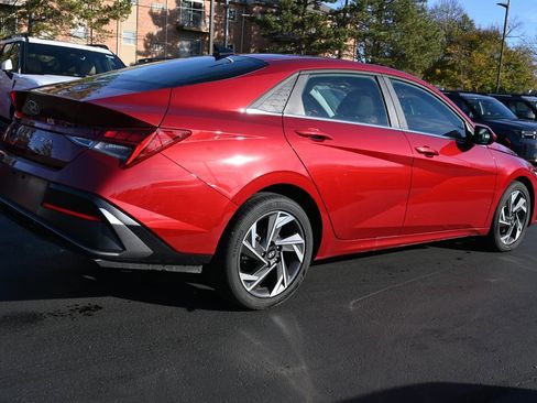 Used 2024 Hyundai Elantra SEL w/ Convenience Package image 8