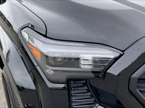Used 2025 Toyota Tacoma TRD Sport AWD/4WD image 27