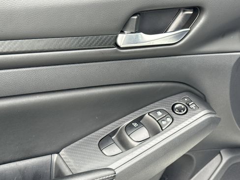 Used 2025 Nissan Altima 2.5 SV image 14