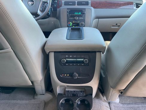 Used 2011 GMC Yukon XL SLT image 27