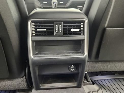 Used 2022 Porsche Cayenne Platinum Edition AWD/4WD image 38