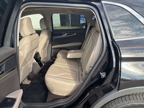 Used 2022 Lincoln Nautilus Reserve image 19