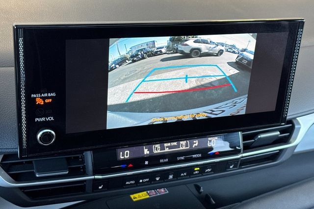 Certified 2026 Toyota Sienna XLE FWD image 25