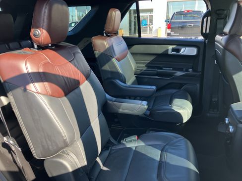 Used 2020 Ford Explorer Platinum w/ Premium Technology Package image 35