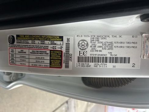 Used 2021 Toyota Tundra 4x4 CrewMax image 36