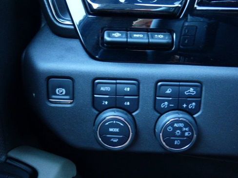 Used 2025 Chevrolet Silverado 1500 ZR2 w/ Technology Package image 35