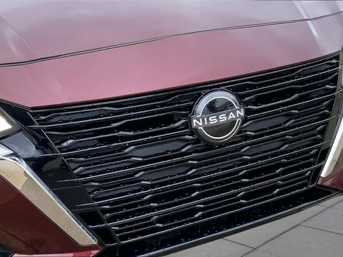 Used 2024 Nissan Altima 2.5 SV FWD image 32