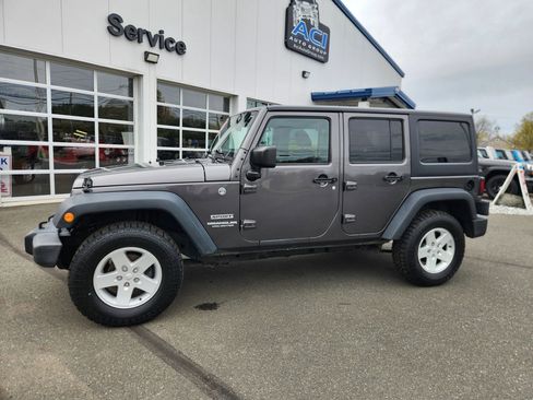 Used 2017 Jeep Wrangler Unlimited Sport w/ Quick Order Package 24S AWD/4WD image 8