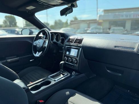 Used 2014 Dodge Challenger SXT image 22