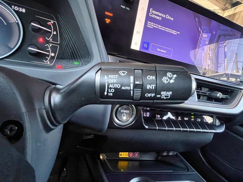 Used 2023 Lexus UX 250h AWD w/ Premium Package image 33