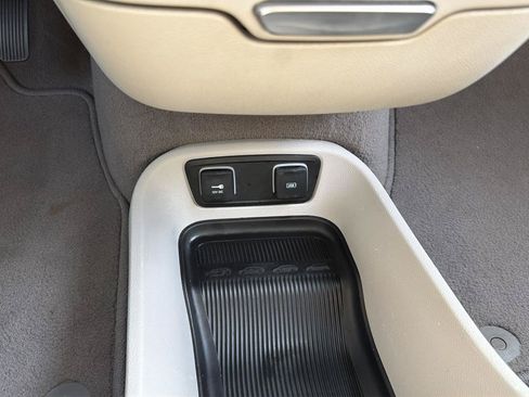Used 2017 Chrysler Pacifica Touring-L FWD image 17