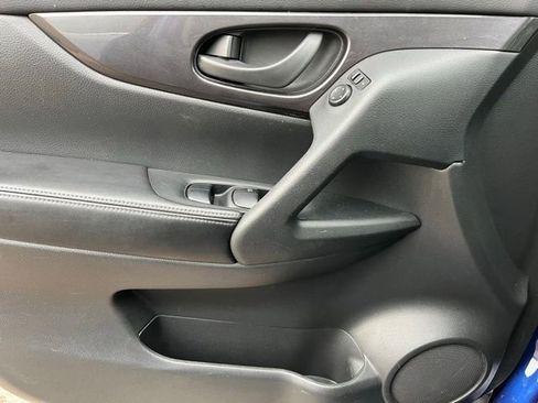 Used 2020 Nissan Rogue S image 20