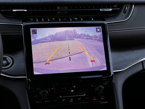 Used 2021 Jeep Grand Cherokee L Limited image 22