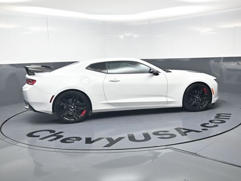 Used 2018 Chevrolet Camaro SS w/ Redline Edition RWD image 10