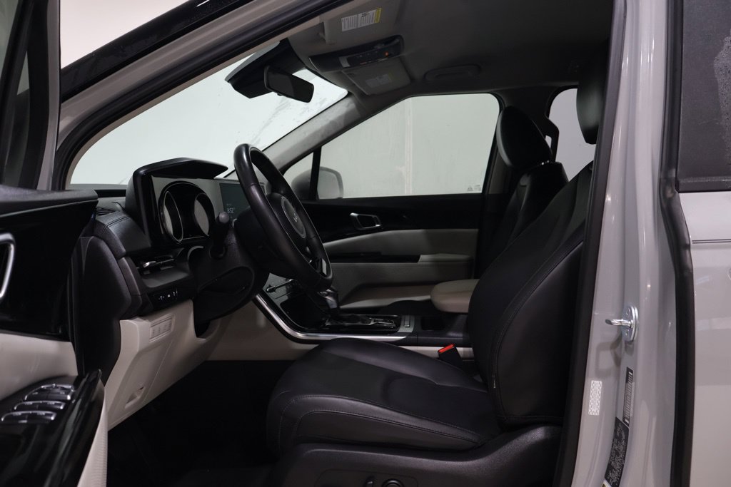 Used 2023 Kia Carnival EX FWD image 13
