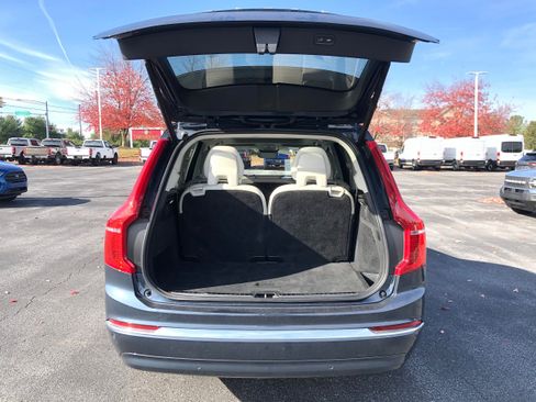 Used 2023 Volvo XC90 B6 Plus image 9