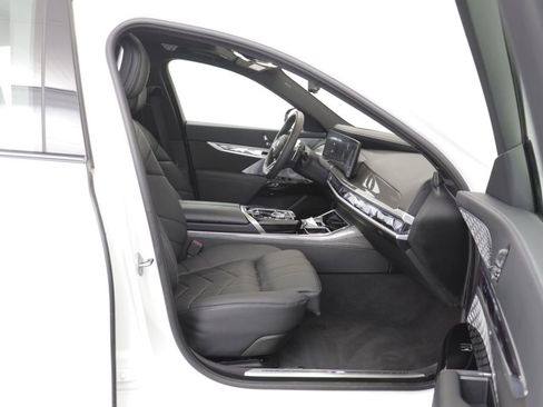 Certified 2025 BMW 760i xDrive w/ Executive Package AWD/4WD image 20