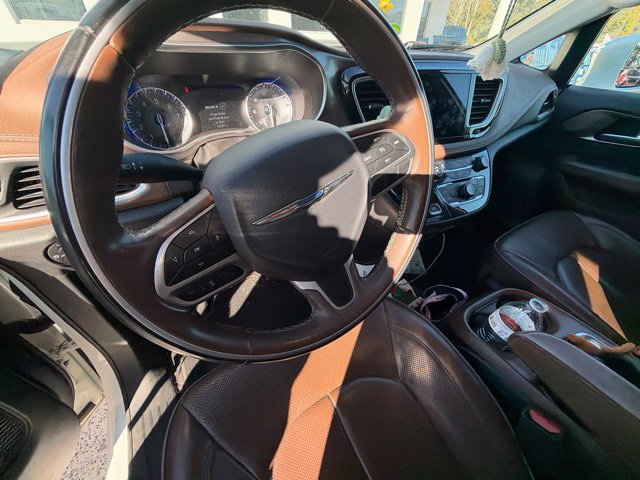 Used 2017 Chrysler Pacifica Limited FWD image 39