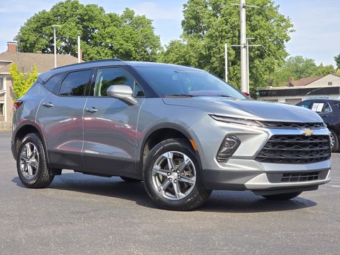 Used 2024 Chevrolet Blazer LT w/ Convenience Package FWD image 2
