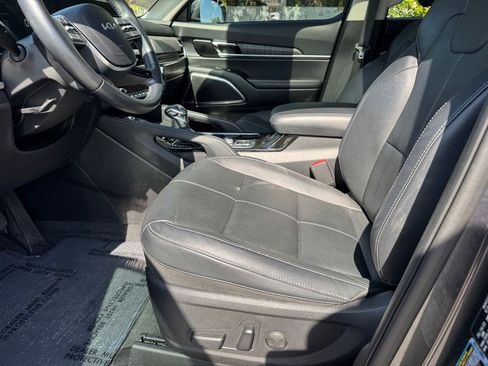 Used 2024 Kia Telluride EX w/ EX Captain's Chair Package image 45