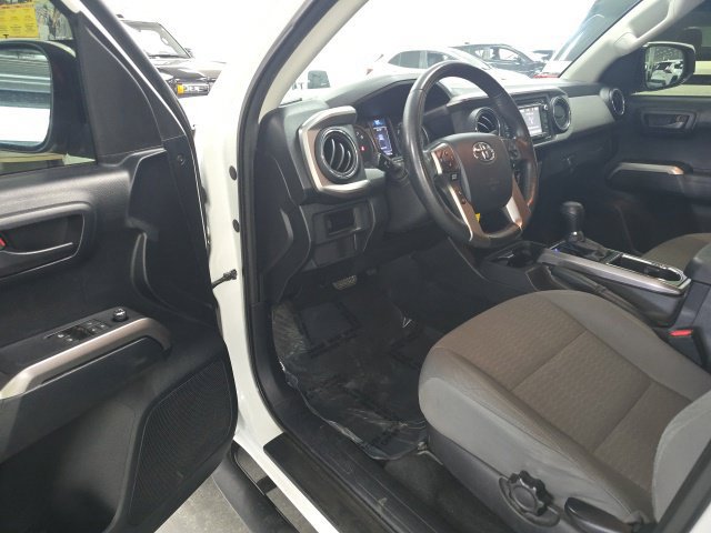 Used 2016 Toyota Tacoma SR5 RWD image 17