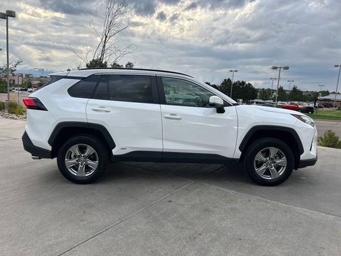 Used 2025 Toyota RAV4 XLE AWD/4WD image 9