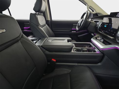 Used 2025 Ford Expedition Max Platinum w/ Driver's Package image 11