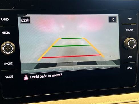 Certified 2025 Volkswagen Taos SE image 25