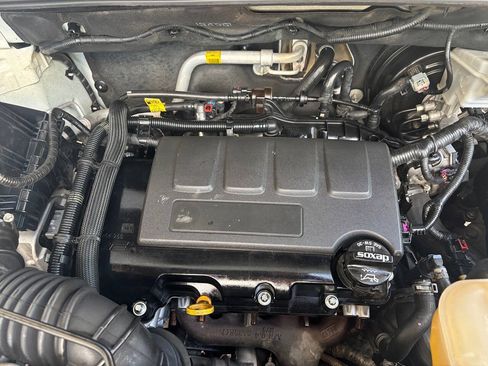 Used 2021 Chevrolet Trax LT FWD image 31