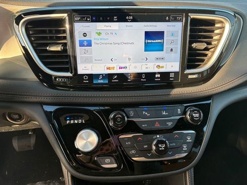 New 2026 Chrysler Pacifica Pinnacle w/ Trailer Tow Group image 27