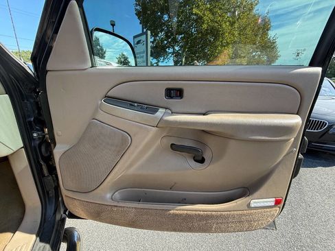 Used 2005 Chevrolet Avalanche LS w/ Chrome Exterior Package image 18