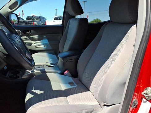 Used 2015 Toyota Tacoma PreRunner w/ SR5 Package RWD image 16
