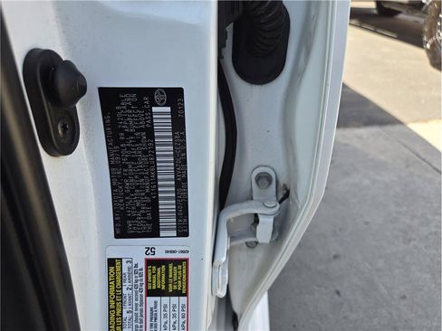 Used 2020 Toyota Camry SE w/ Carpet Mat Package FWD image 18