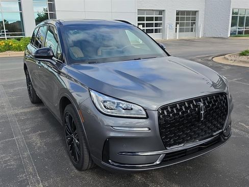 Used 2023 Lincoln Corsair Reserve w/ Equipment Group 201A AWD/4WD image 3