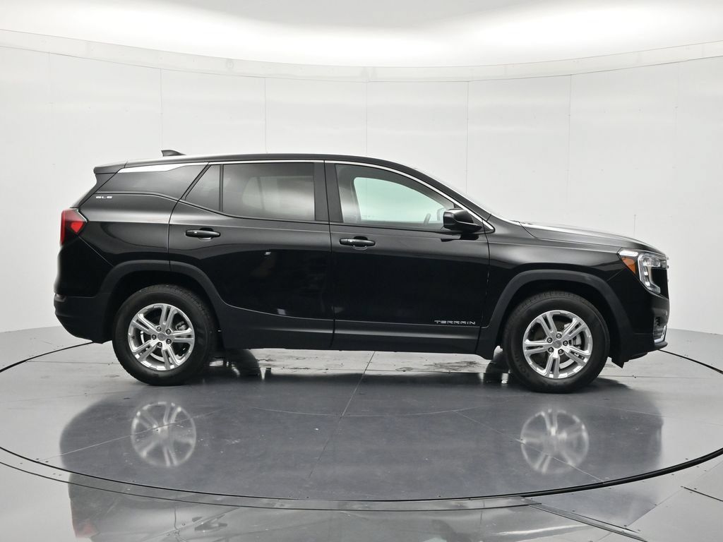 Certified 2024 GMC Terrain SLE AWD/4WD image 4