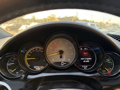 Used 2017 Porsche Cayenne S Platinum image 21