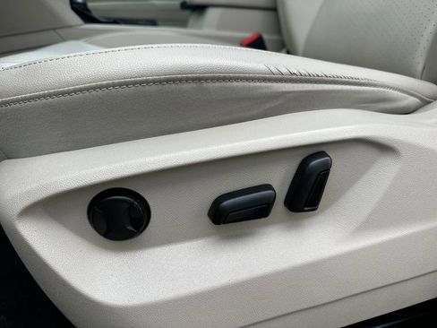 Used 2019 Volkswagen Atlas SE w/ Panoramic Sunroof Package image 4