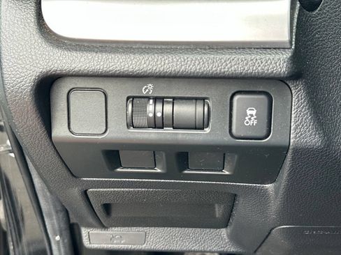 Used 2017 Subaru Forester 2.5i w/ Alloy Wheel Package AWD/4WD image 18