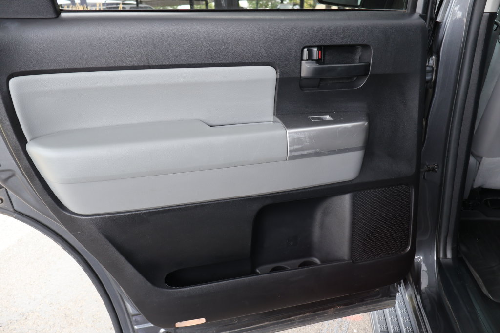 Used 2019 Toyota Sequoia SR5 AWD/4WD image 46