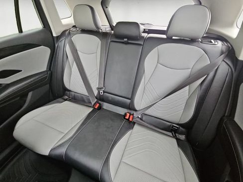 Used 2025 Volkswagen Tiguan SE AWD/4WD image 13