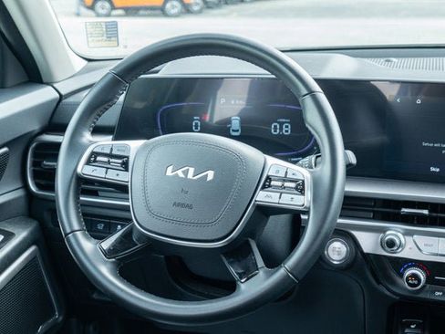 Used 2025 Kia Telluride S FWD image 29