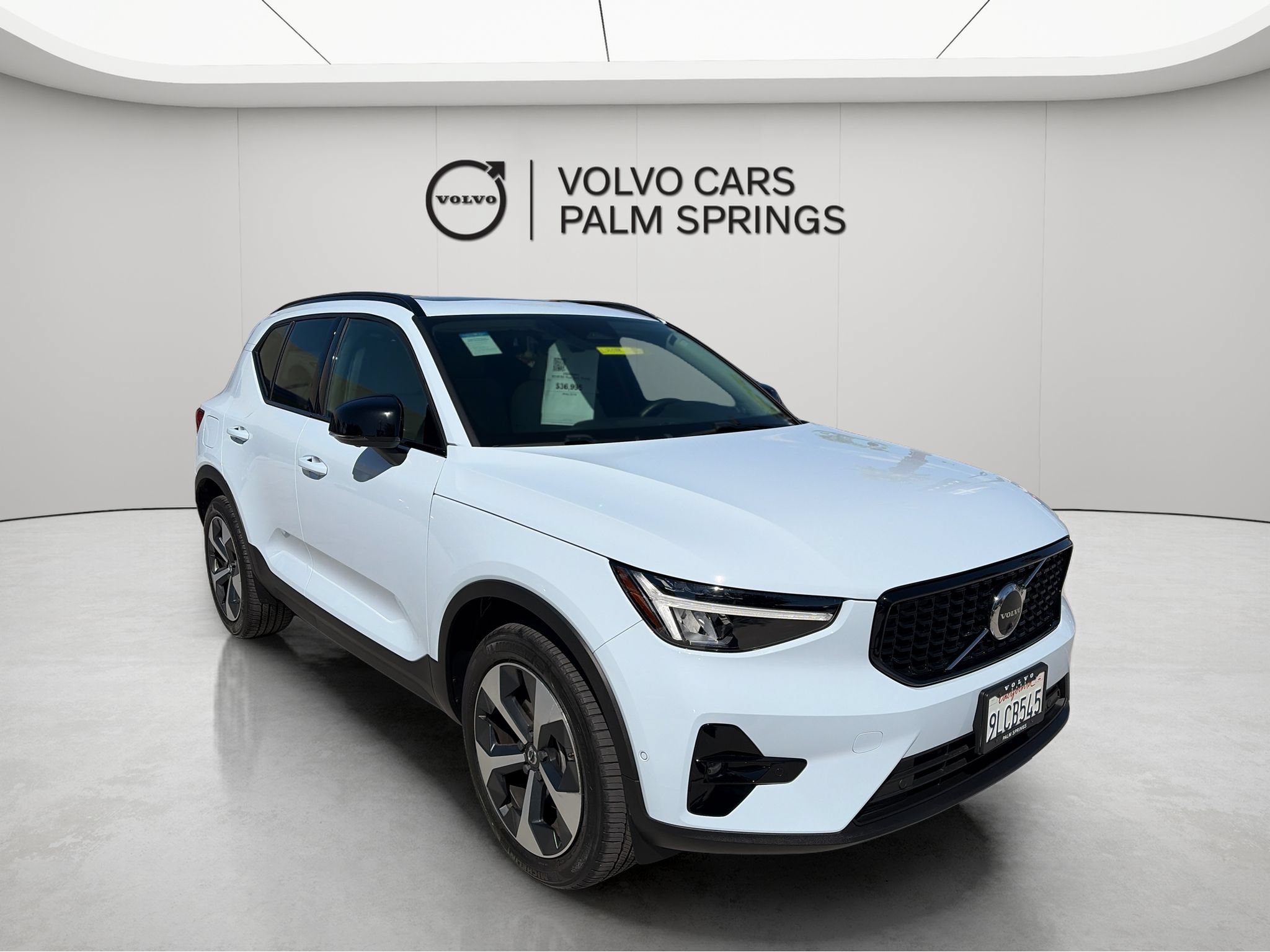 Used 2024 Volvo XC40 B5 Plus w/ Protection Package Premier AWD/4WD image 1