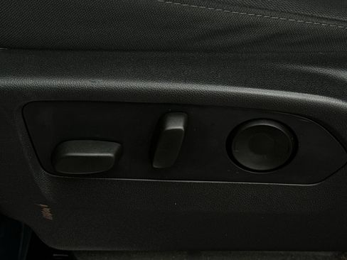 Used 2023 Chevrolet Silverado 1500 LT AWD/4WD image 11
